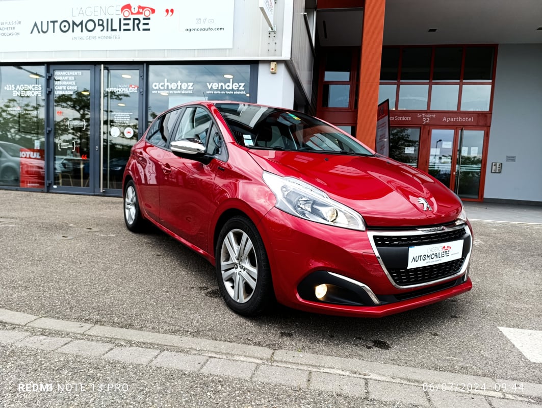 Peugeot 208 1.5 Blue HDi 100 cv SIGNATURE — 1