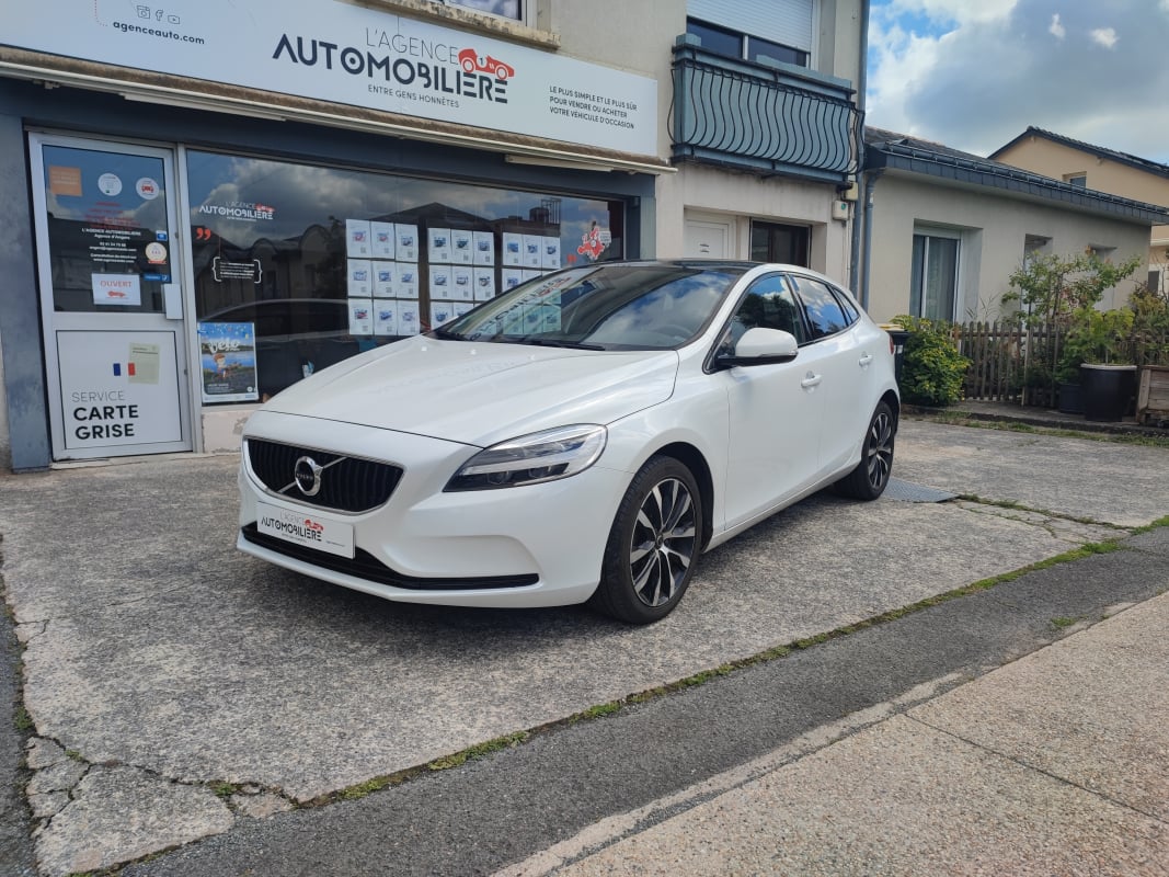 Volvo V40 D2 120 cv EDITION 1ère MAIN SUIVI VOLVO — 1