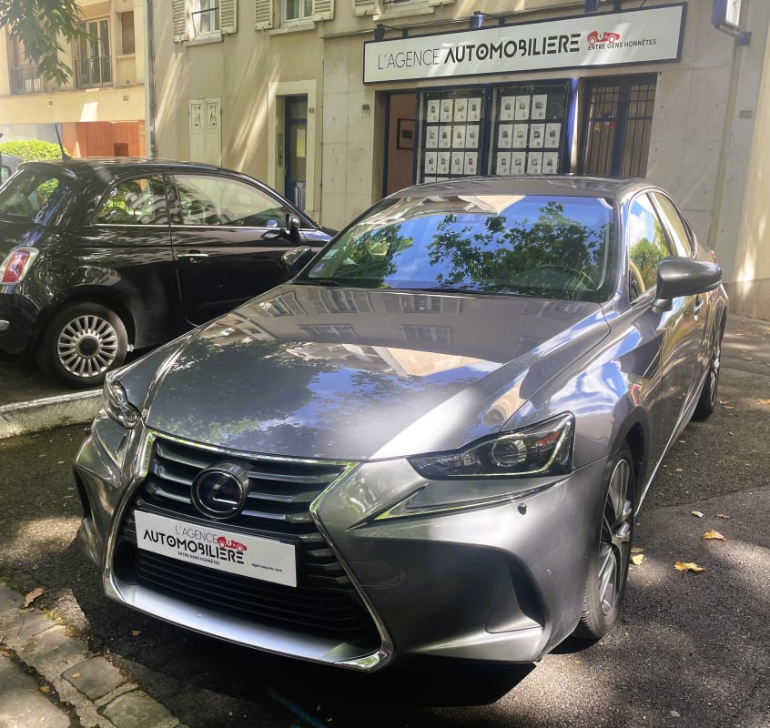 Lexus IS 300H LUXE — 1