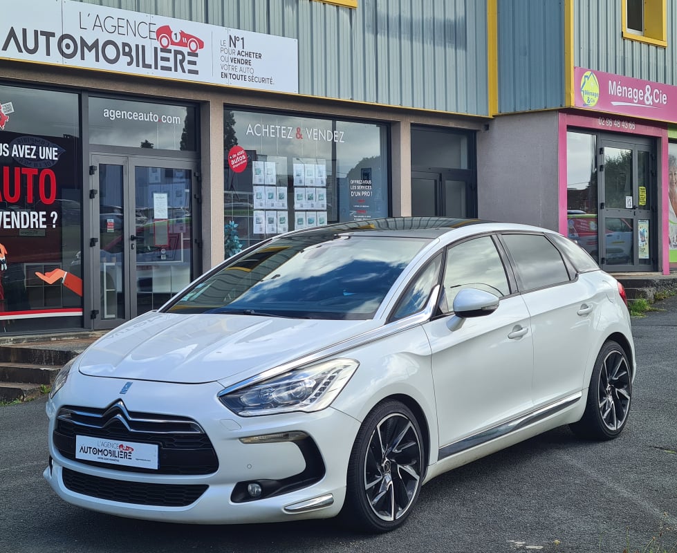 Citroen DS5 2.0 HDI 163 CH SPORT CHIC — 1
