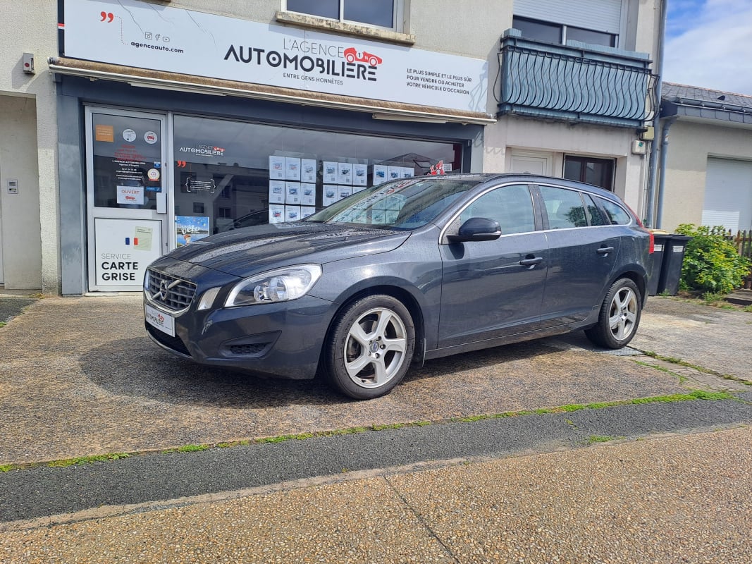 Volvo V60 DRIVE 115cv STOP & START MOMENTUM - Suivi complet — 1