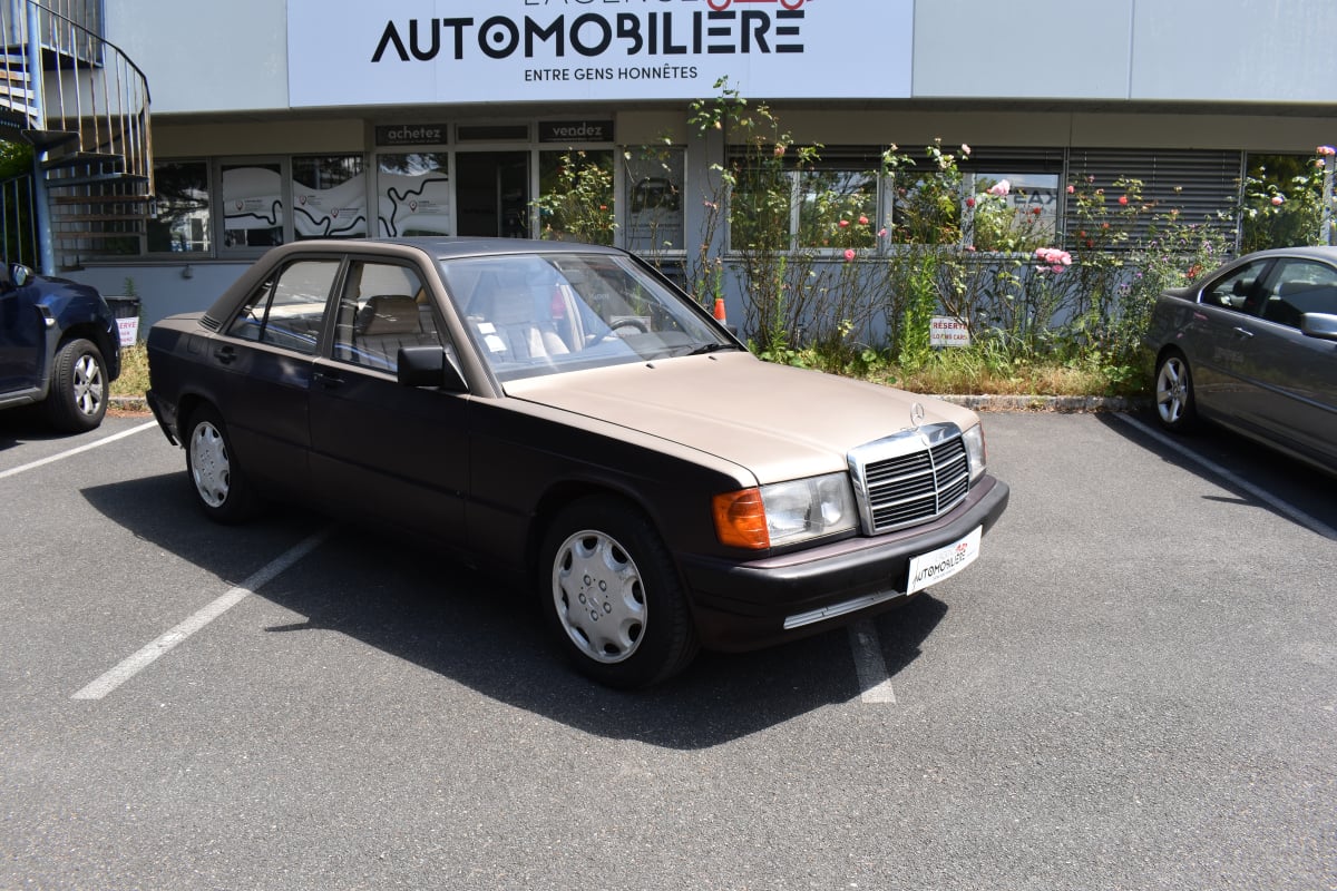 Mercedes-Benz 190 190 (201) 1.8 i 109cv Boîte auto — 1