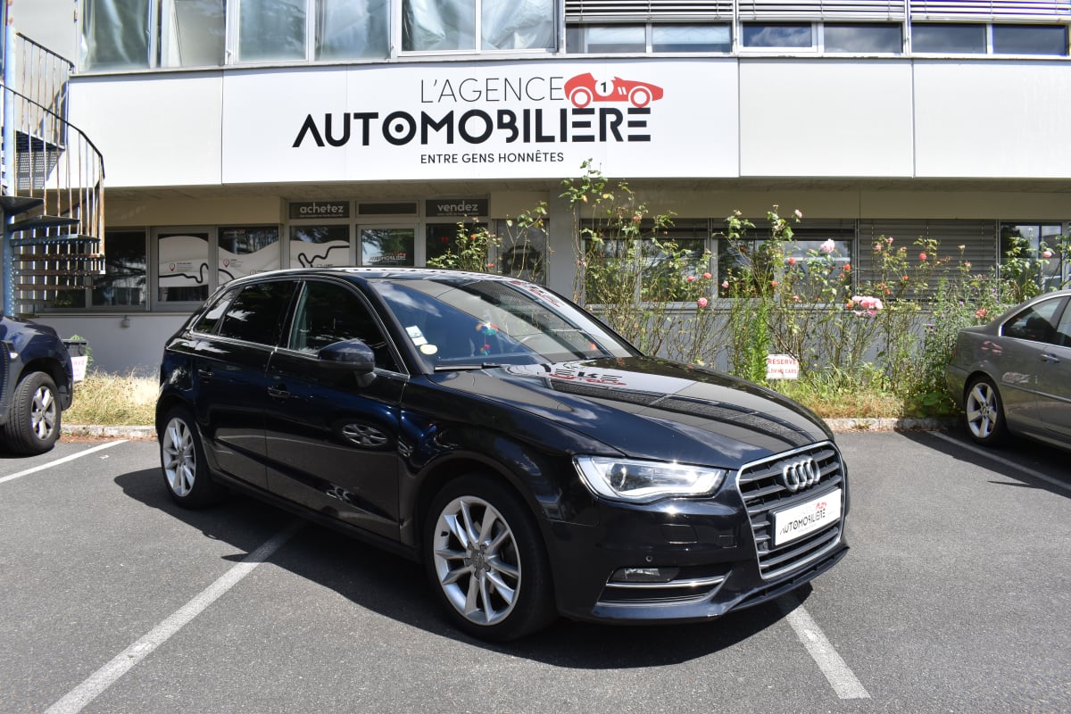 Audi A3 Sportback AMBITION LUXE 1.6 TDi FAP S-Tronic7 105 cv Boîte auto — 1