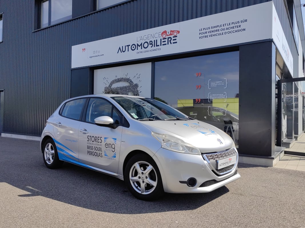 Peugeot 208 1.6 BLUEHDI 90 SOCIÉTÉ — 1