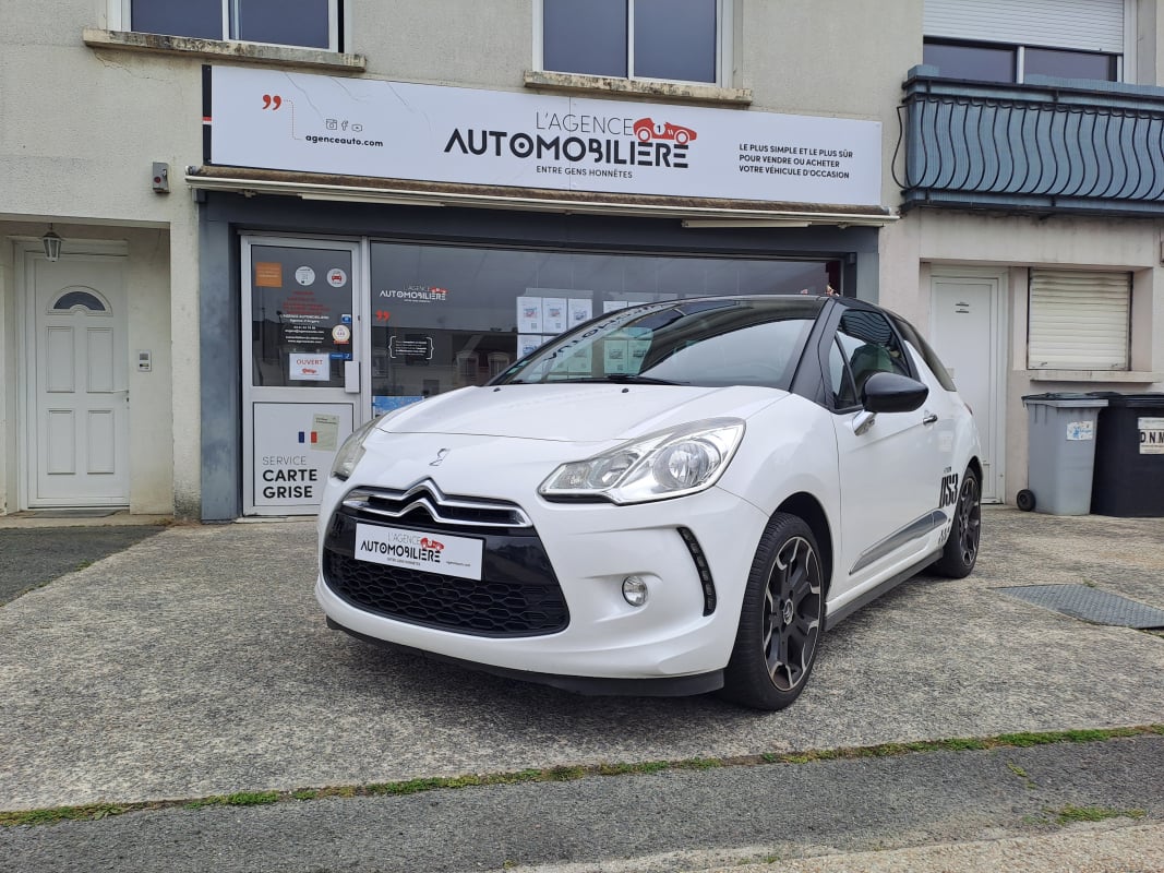 Citroen DS3 1.6 VTi 120 cv - So chic - Suivi complet - Chaine de distribution — 1
