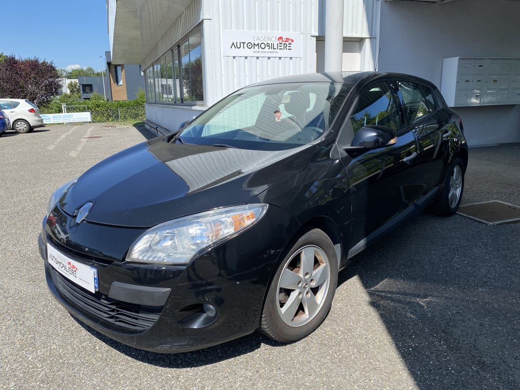 Renault Megane III Hatchback 1.5 dCi FAP 110 cv BV6 — 1