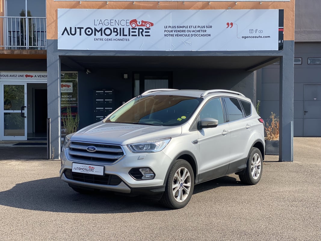 Ford Kuga 2.0 TDCi 4x2 150 CV TITANIUM CarPlay/SiègesChauffant/VolantChauffant — 1