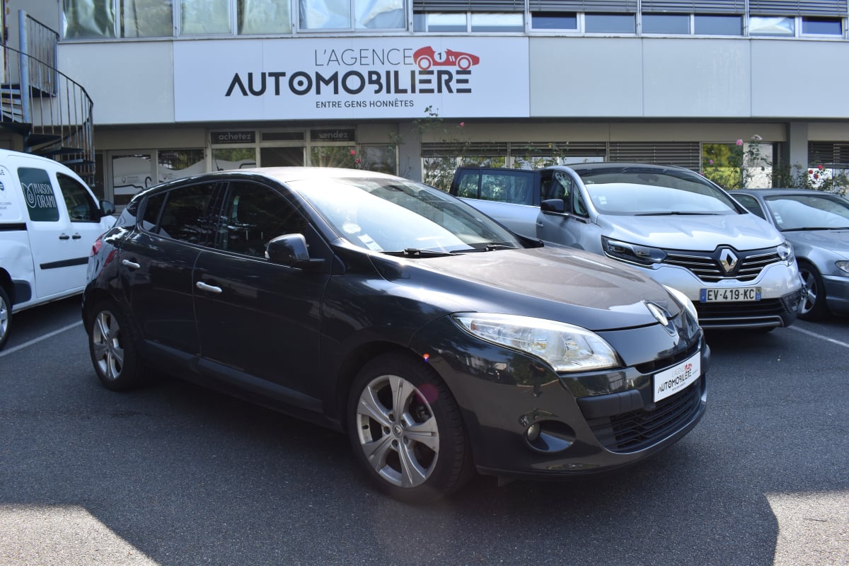 Renault Megane III Hatchback 1.5 dCi FAP EDC 110 cv Boîte auto — 1