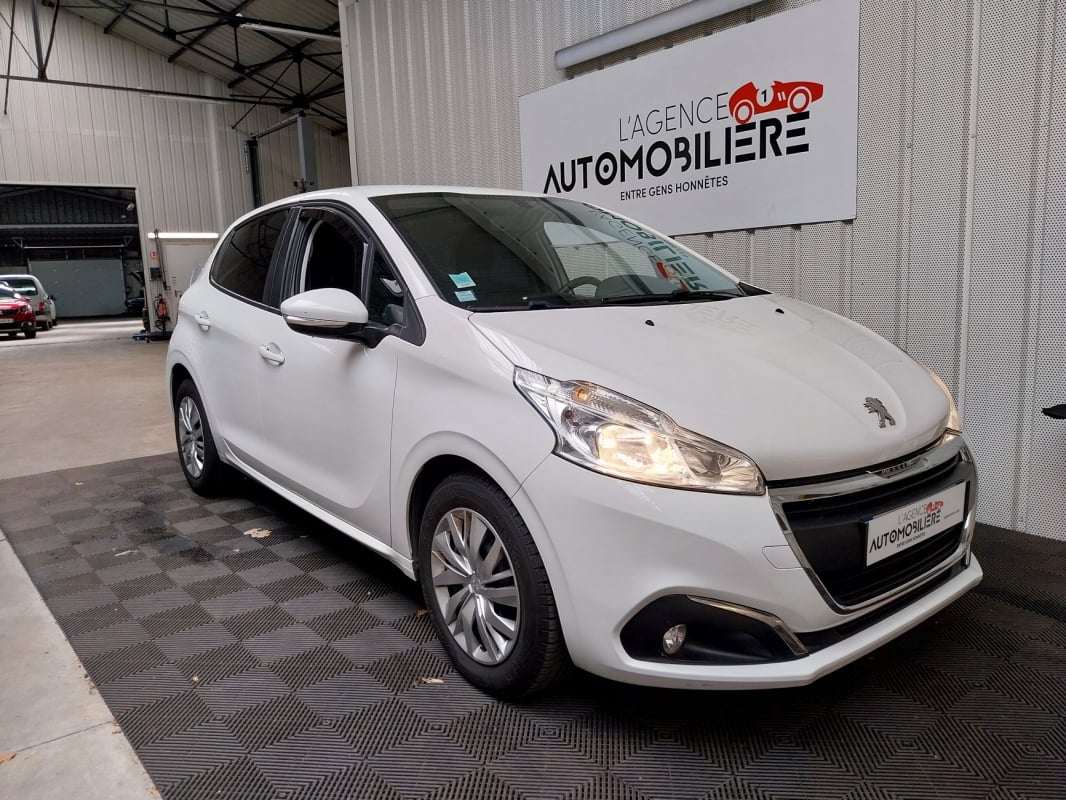 Peugeot 208 affaire HDI 100 ch Premium Pack + — 1