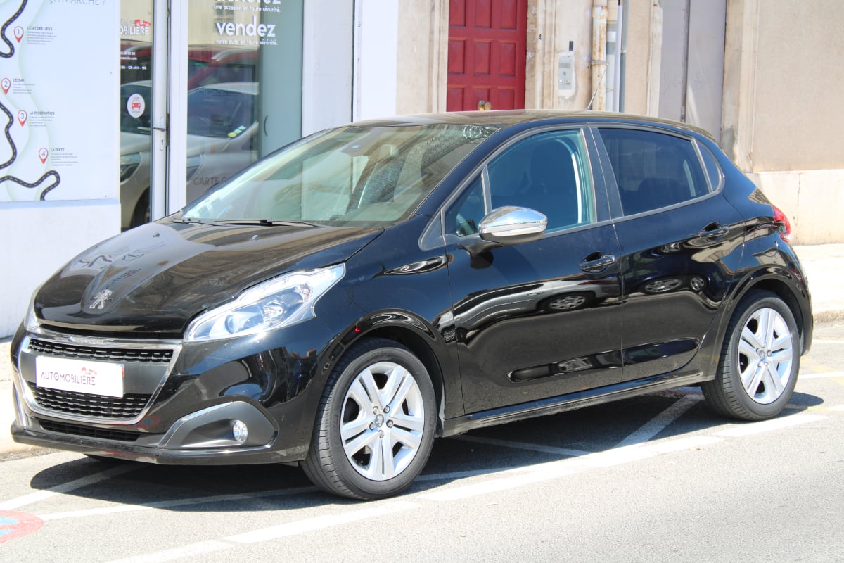 Peugeot 208 GENERATION-I 1.2i 80 SIGNATURE (Radar de recul, Bluetooth,..) — 1