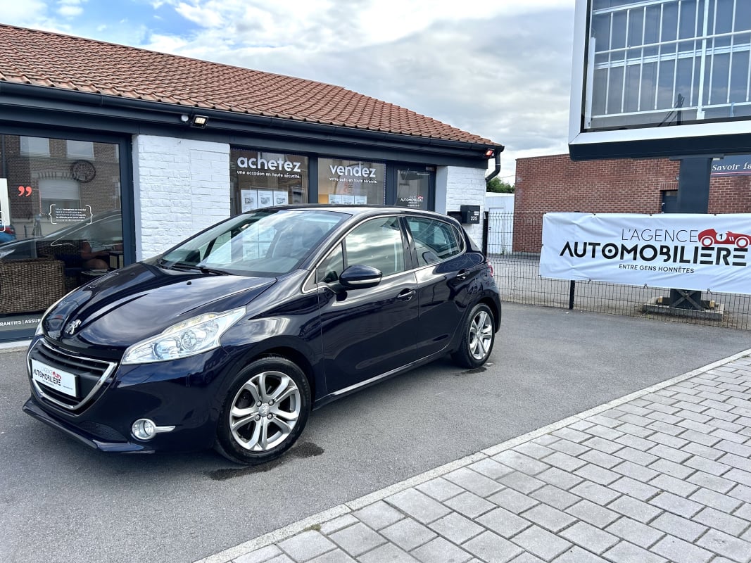 Peugeot 208 1.4 HDI FAP 68 ALLURE 5P CLIM AUTO — 1