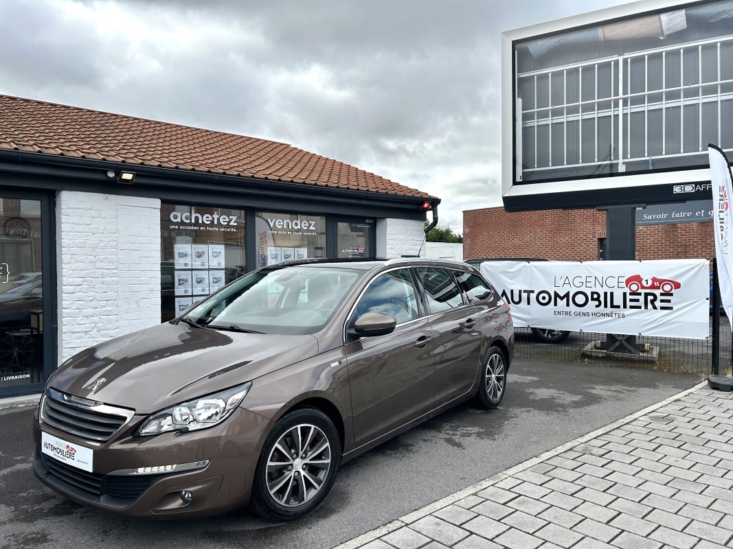 Peugeot 308 II SW 1.6 BLUEHDI 120 STYLE TOIT PANORAMIQUE — 1