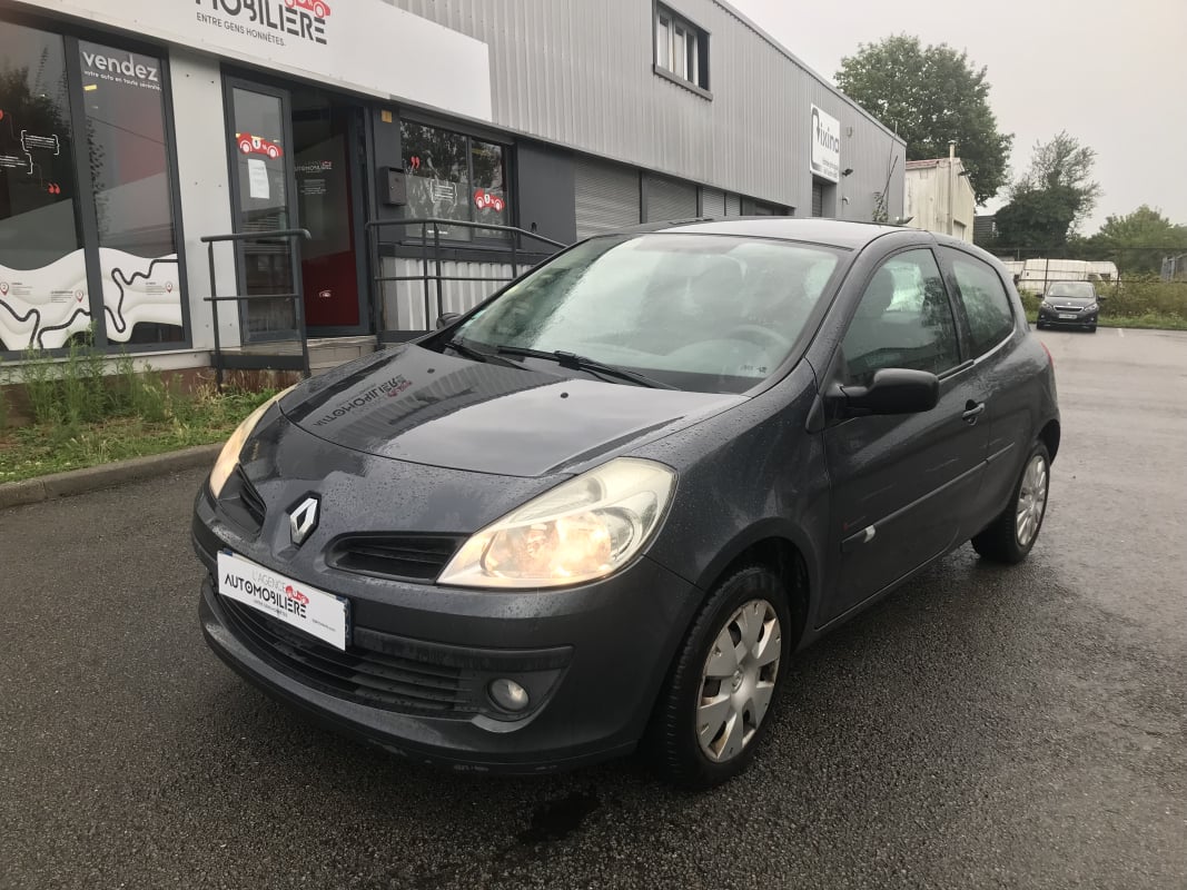 Renault Clio III 3 Portes 1.5 dCi 68 cv — 1
