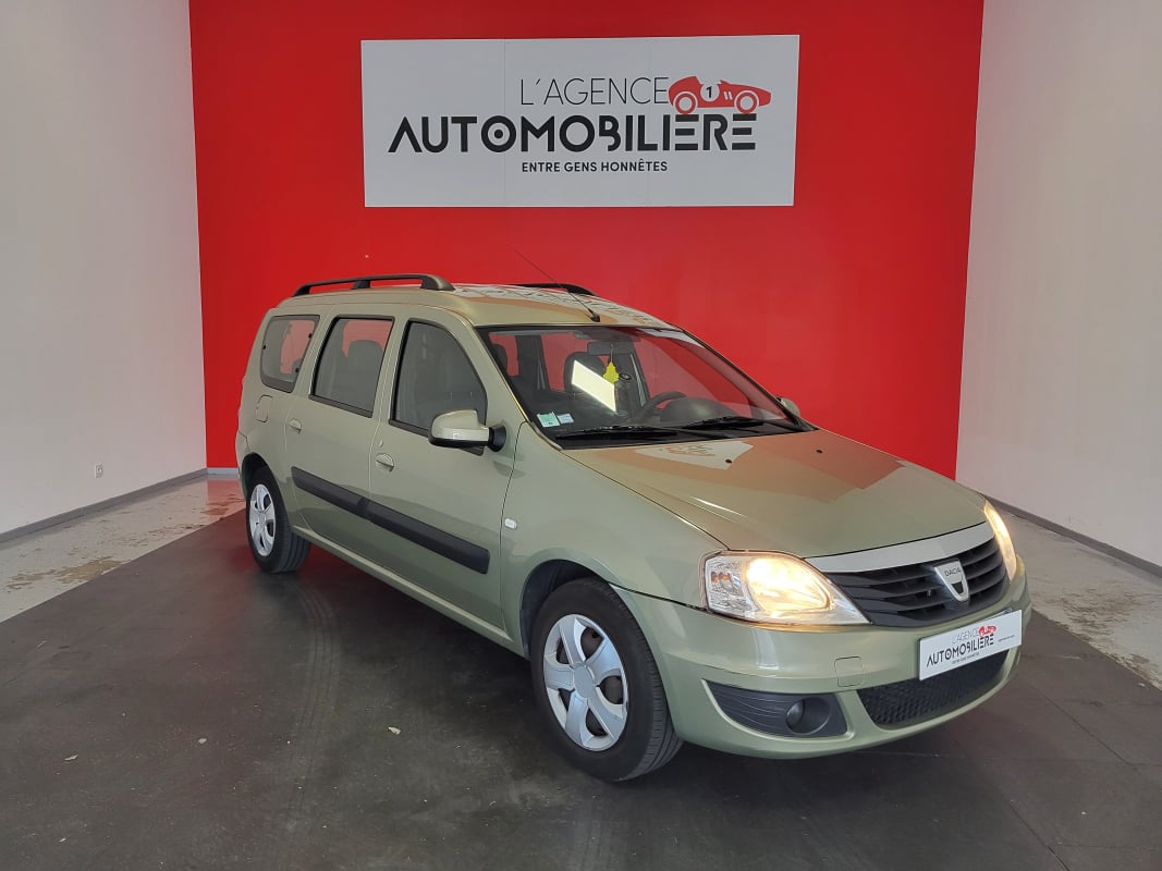 Dacia Logan LOGAN 1.5 DCI 85 LAUREATE 7 PLACES + DISTRIBUTION OK — 1
