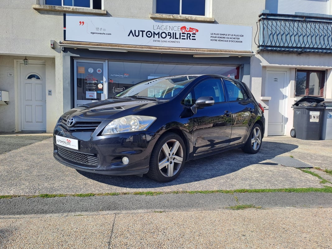 Toyota Auris 2.0 D-4D 126 cv - Lounge - 2ème main - Entretien complet — 1