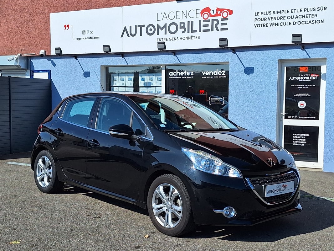 Peugeot 208 ALLURE 5P 1ERE MAIN DISTRI OK — 1