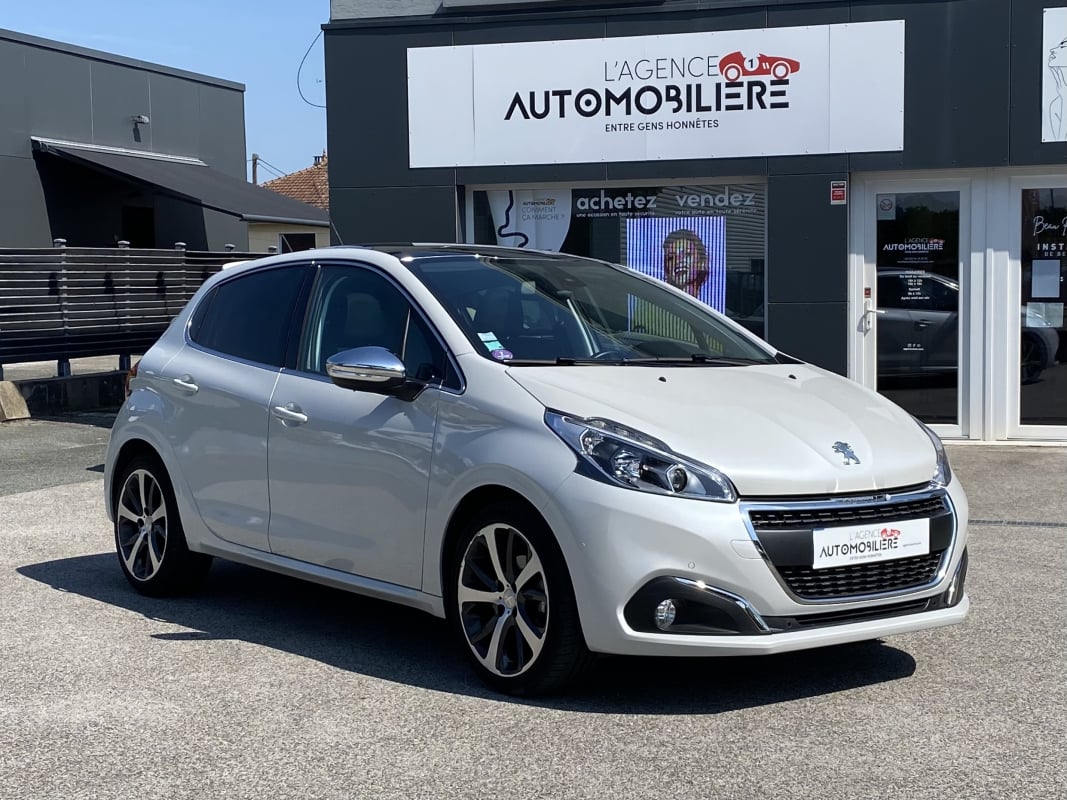 Peugeot 208 1.2 110 FELINE EAT6 BOITE AUTO - CAMERA DE RECUL - TOIT PANORAMIQUE — 1