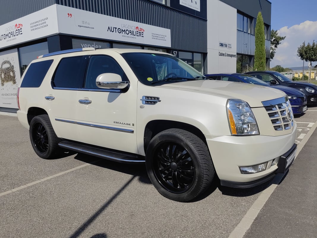 Cadillac Escalade V8 6.2 408 — 1
