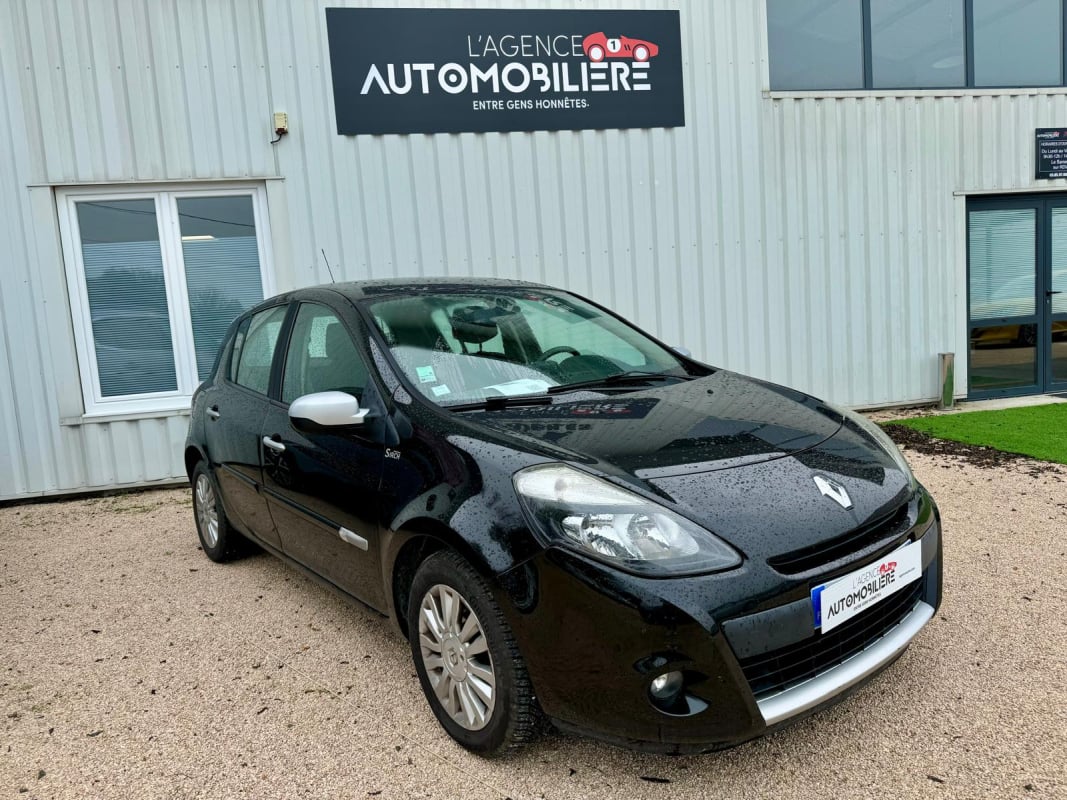 Renault Clio III PHASE 2 1.2 16V 103CH DYNAMIQUE TOMTOM — 1