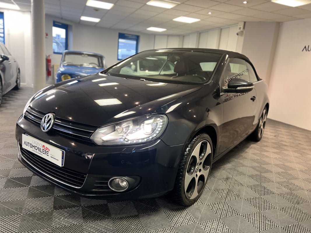 Volkswagen Golf Cabriolet Intérieur Rouge 1.6 TDi 105 cv Sièges Chauffants/Radar avant arrière/Bluetooth — 2