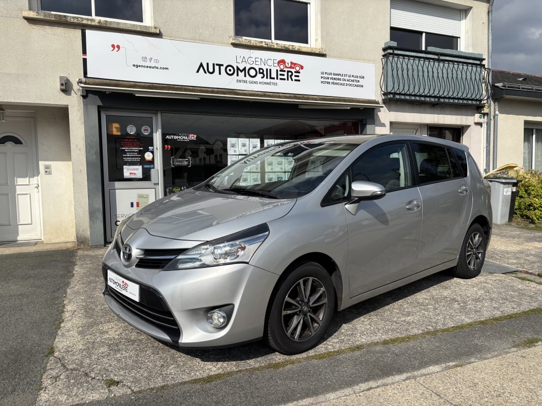 Toyota Verso Phase 2 1.6 D-4D 112 cv - 7 places - Skyview — 1