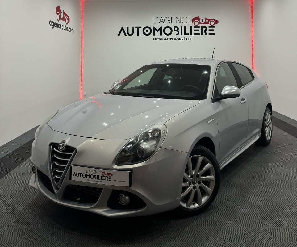 Alfa Romeo Giulietta GIULIETTA II DISTINCTIVE 1.6 JTDM 105CV BVM6 PACK SPORT/CUIR/GPS/BLUETOOTH/REGULATEUR — 1