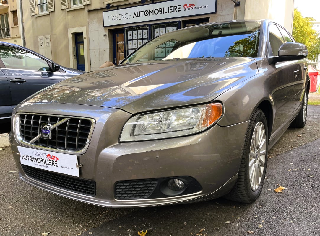 Volvo V70 II (2) 2.4 D5 185 MOMENTUM GEARTRONIC 1ère main, dossier complet — 1