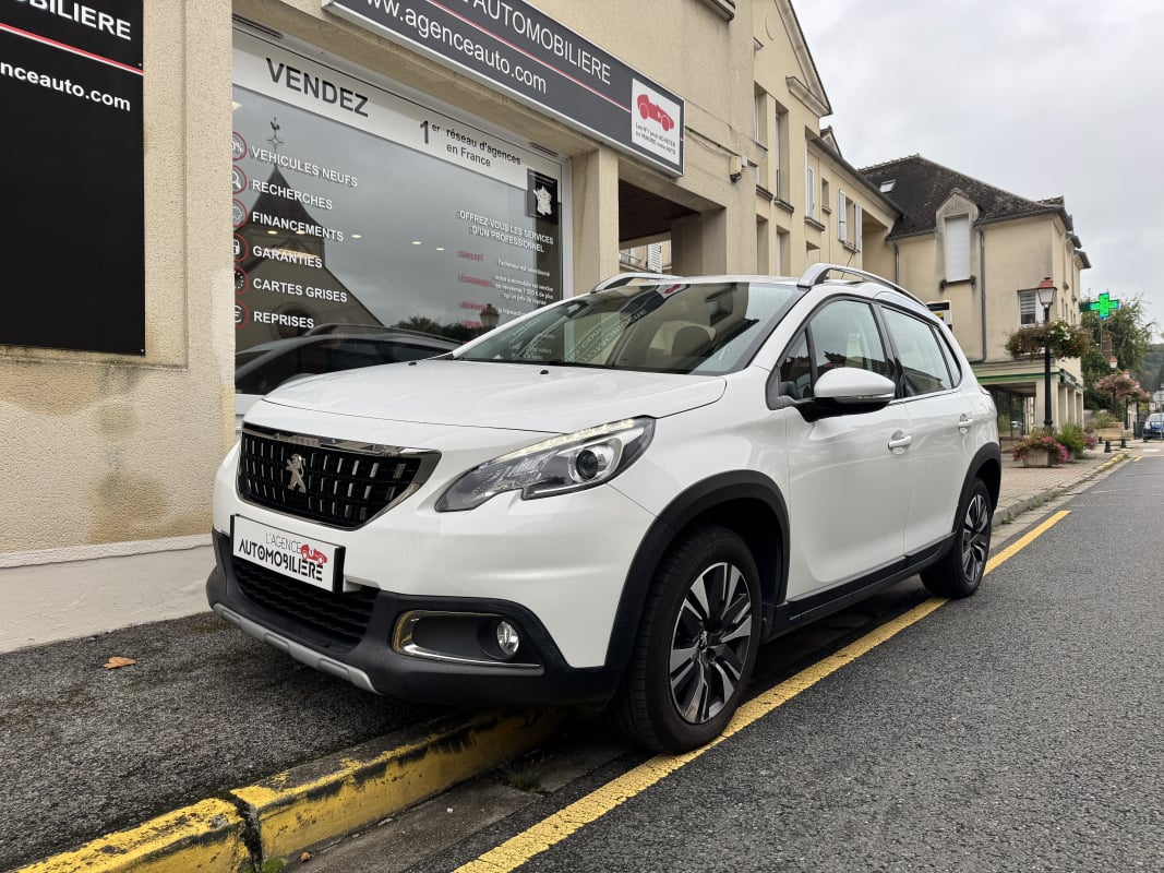 Peugeot 2008 1.2 Puretech 110cv ALLURE + 18000KM!!! — 1