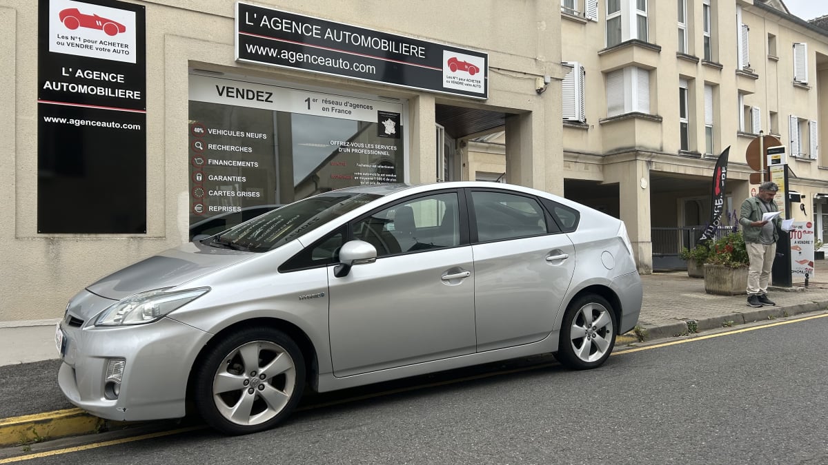 Toyota Prius III 1.8 VVT-i 16V 136 Hybrid CVT 99 cv Boîte auto — 1