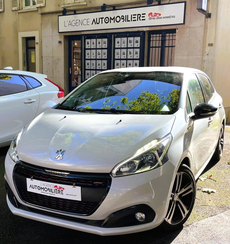 Peugeot 208 1.2 PURETECH 110 S&S GT LINE EAT6 5P DISTRIBUTION REMPLACEE — 1