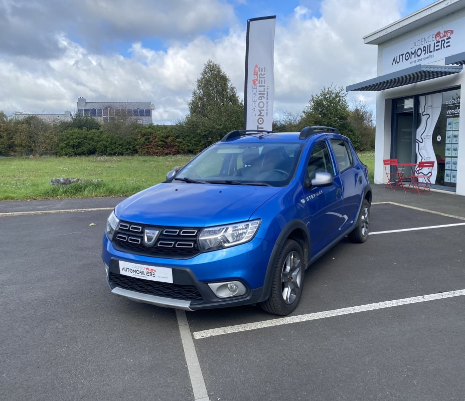 Dacia Sandero 0.9 TCE 90 CH STEPWAY NAVY — 1