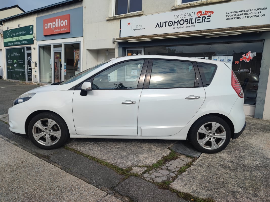 Renault Scenic III 1.5 dCi eco2 Alyum 106 cv Distribution neuve, Toit ouvrant — 1