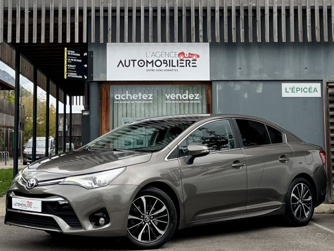 Toyota Avensis 1.8 VVT-i 147ch Executive / 1°Main — 1