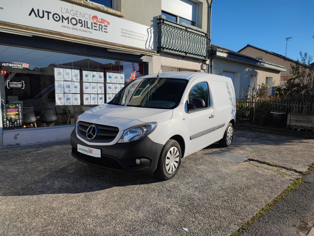 Mercedes-Benz Citan 109 1.5 CDI Fourgon moyen 90 cv Distribution faite, faible kilométrage — 1