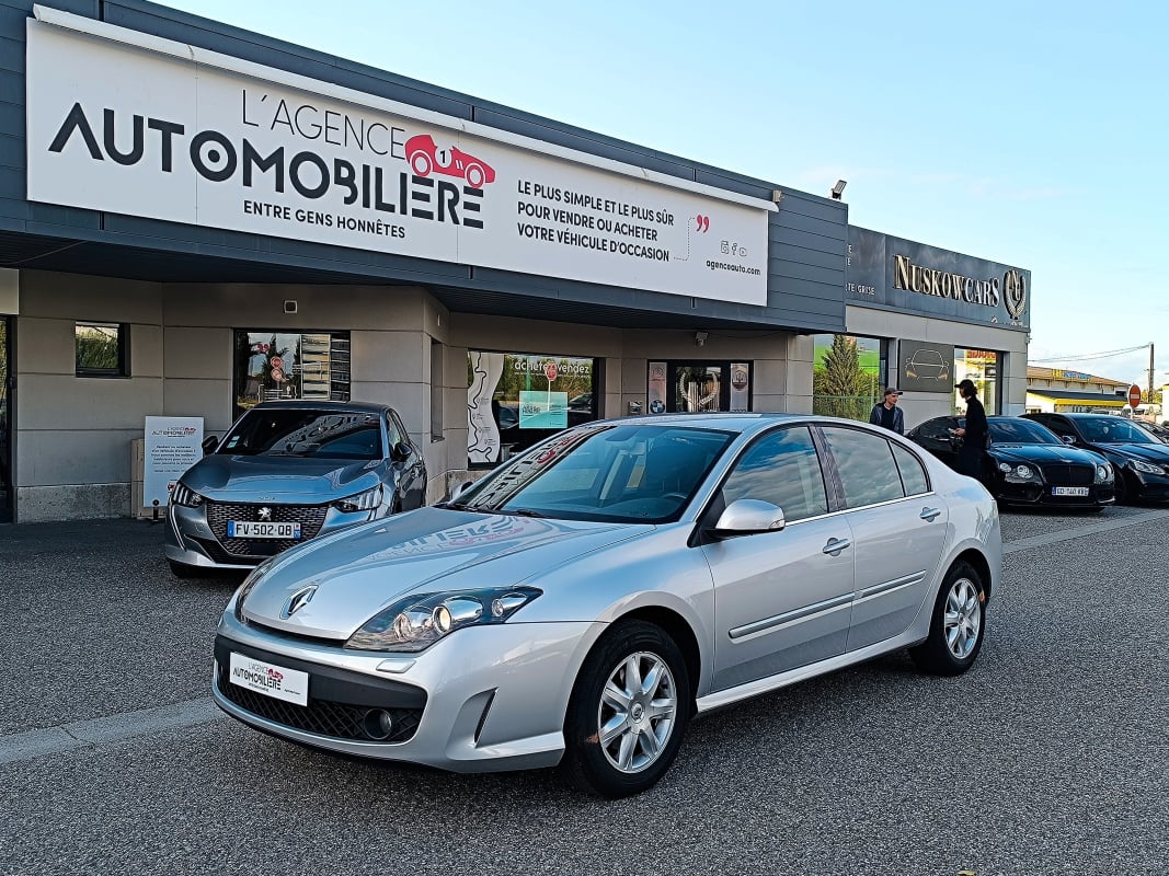Renault Laguna III 2.0 DCi 130 CV BLACK EDITION — 1