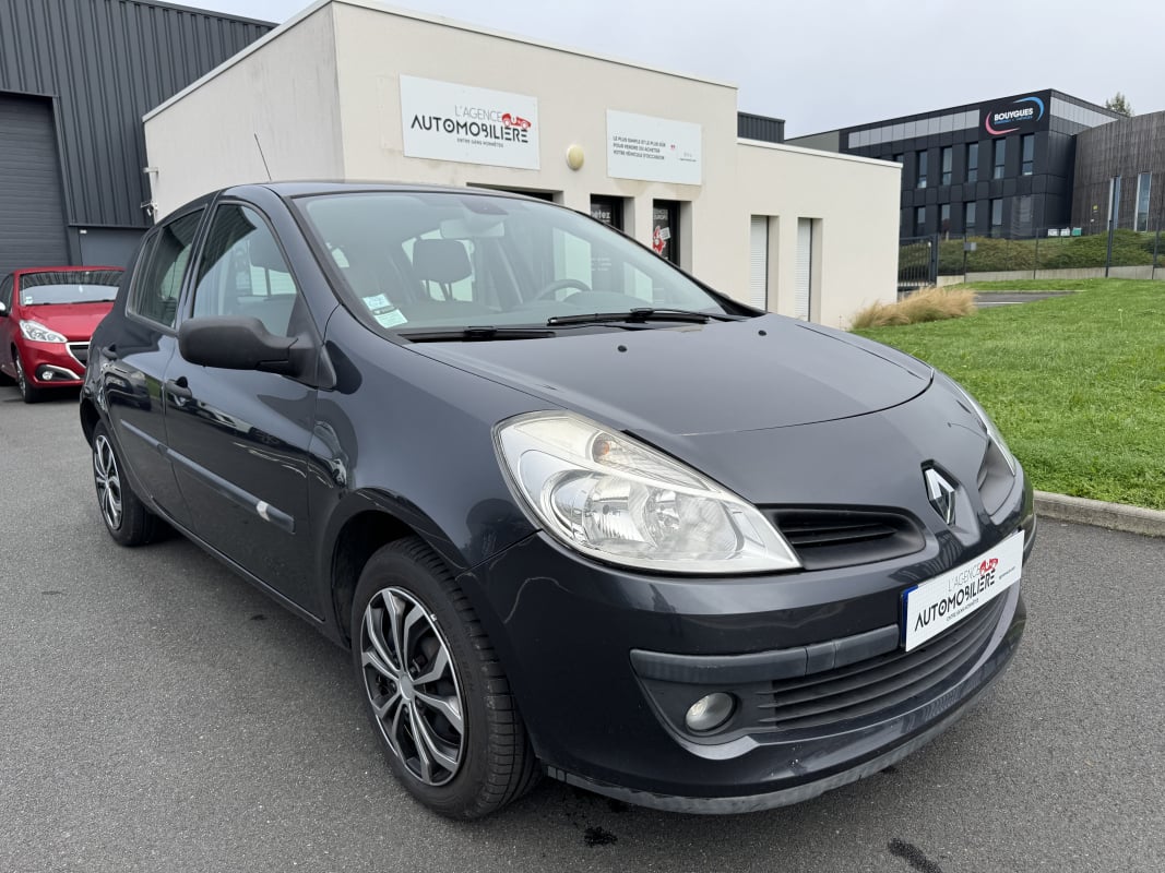 Renault Clio III 5 Portes 1.4i 100 DYNAMIQUE | GARANTIE 12 MOIS — 1