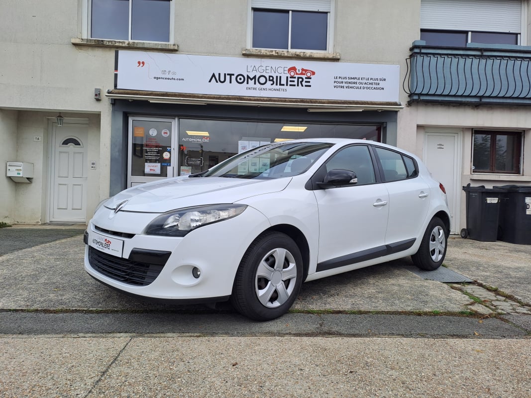 Renault Megane III 1.5 dCi 90cv TOMTOM Edition — 1