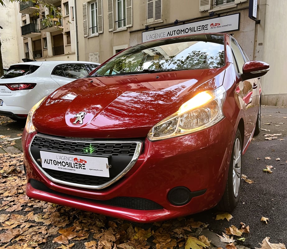 Peugeot 208 1.2 PURETECH 82 S&S ACTIVE 5P "PREMIERE MAIN" — 1