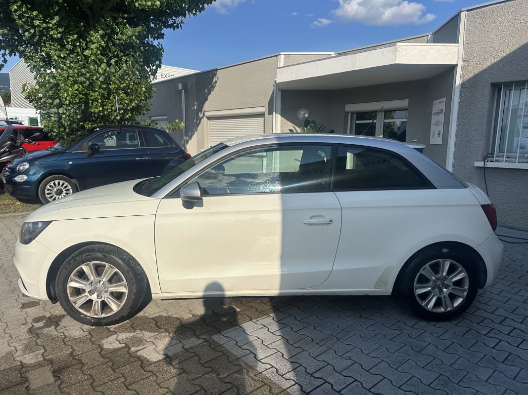 Audi A1 1.6 TDI S-Tronic 7 90cv BVA ambiente