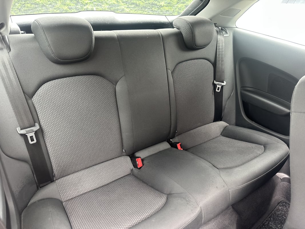 Audi A1 1.6 TDI S-Tronic 7 90cv BVA ambiente — 20