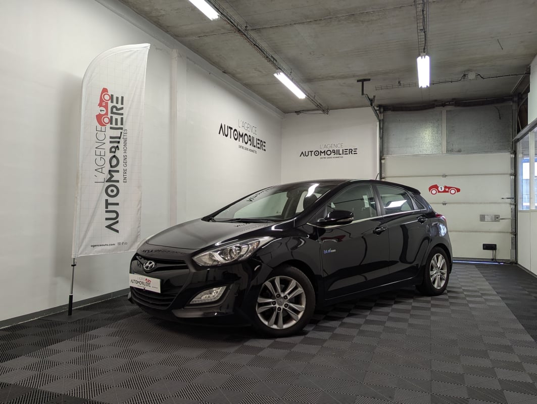 Hyundai i30 II 1.6 CRDI 110 PACK INVENTIVE BLUE DRIVE — 1