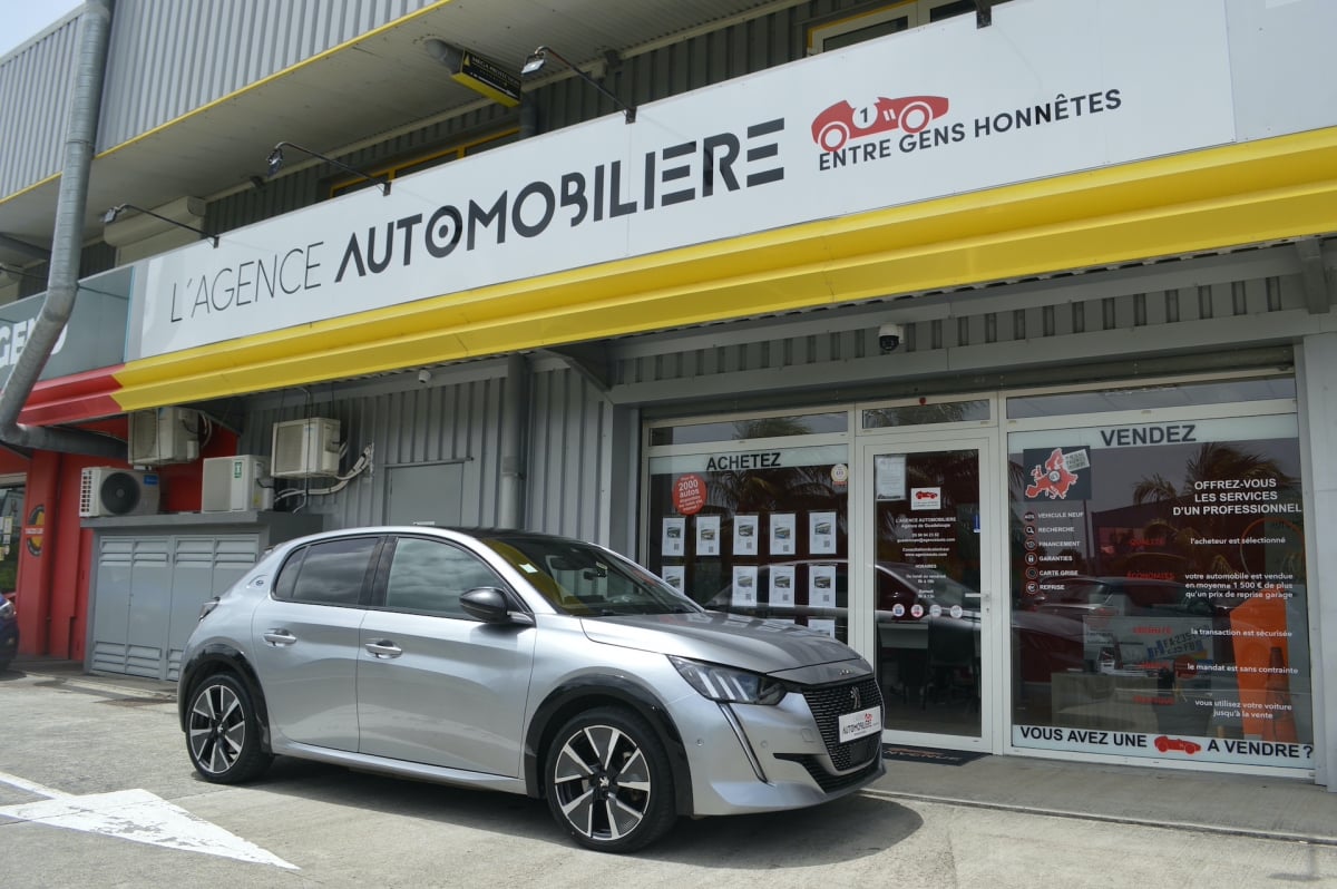 Peugeot e-208 136ch GT mars 2021 — 1