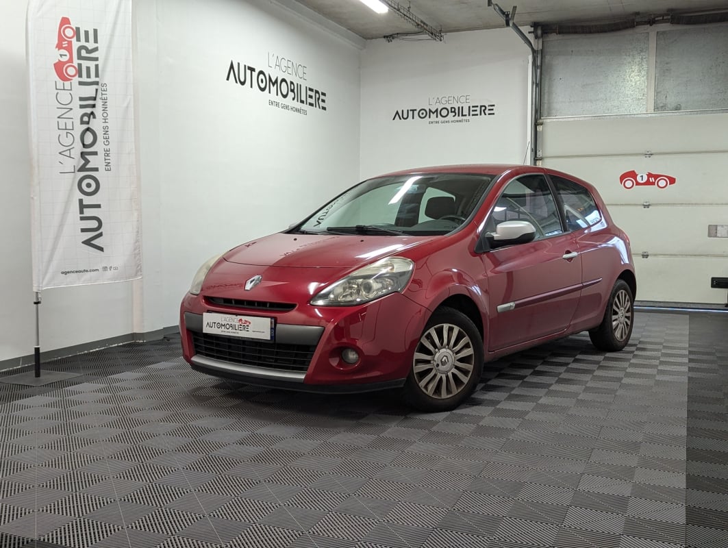 Renault Clio III 1.2 16V 75 DYNAMIQUE 3P — 1