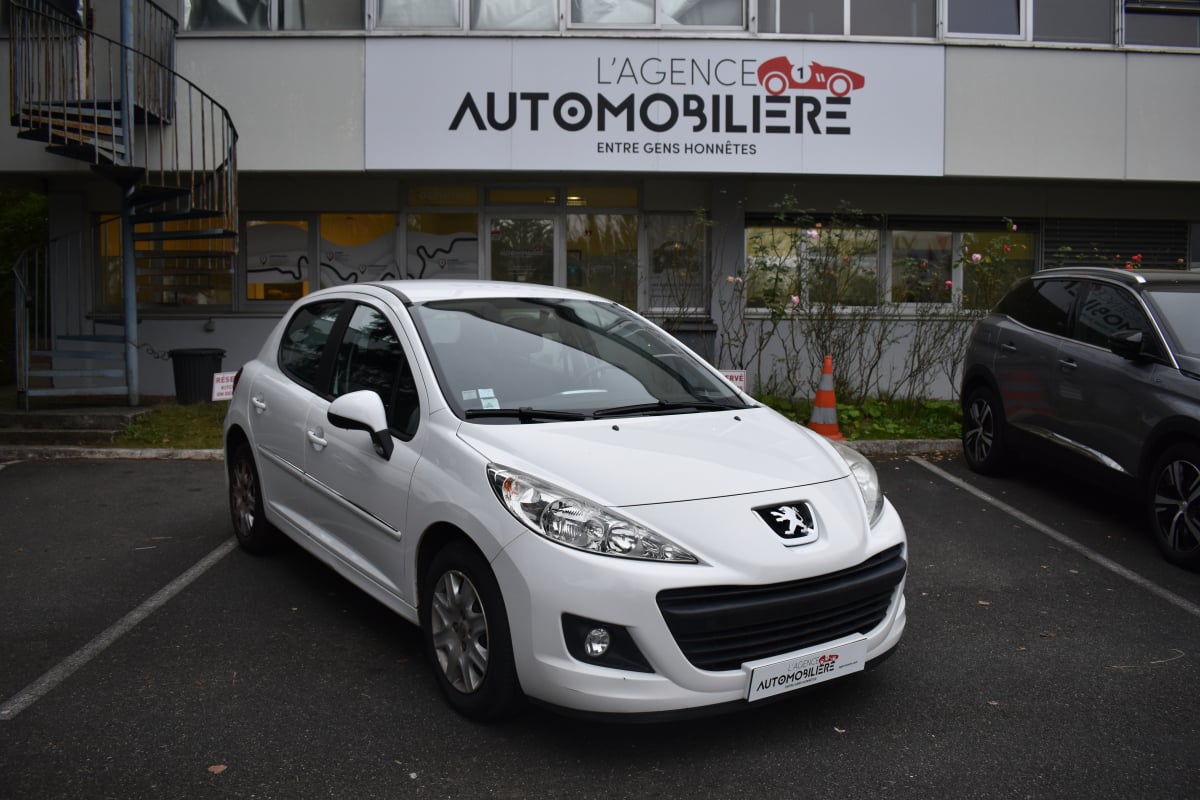 Peugeot 207 ACCESS 5 portes 1.4 73 cv HISTORIQUE COMPLET — 1