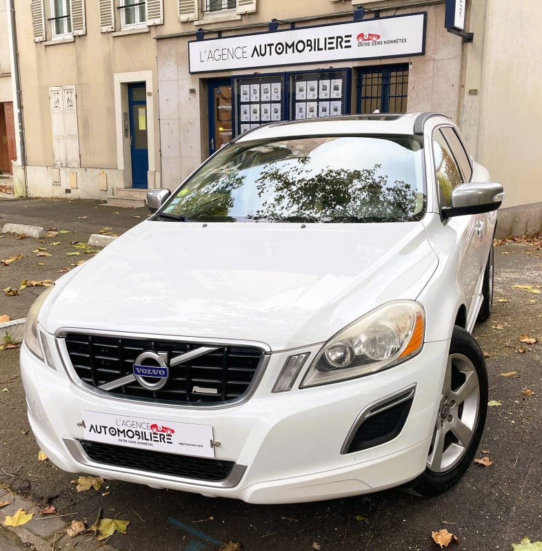 Volvo XC60 2.4 D3 165 R-DESIGN AWD GEARTRONIC BVA — 1