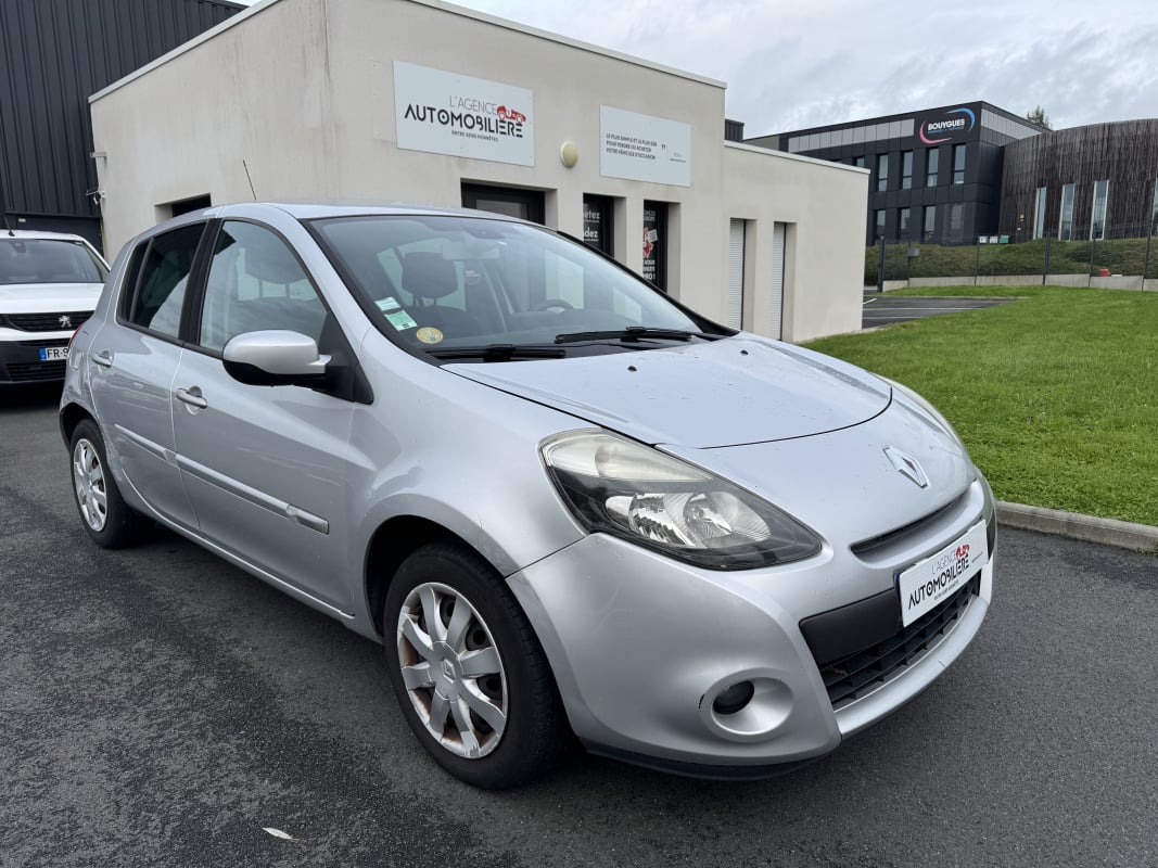 Renault Clio III 5 Portes Phase 2 1.5 dCi 70 Dynamique TOMTOM / DISTRI + EMBRAYAGE | GARANTIE 6 MOIS — 1
