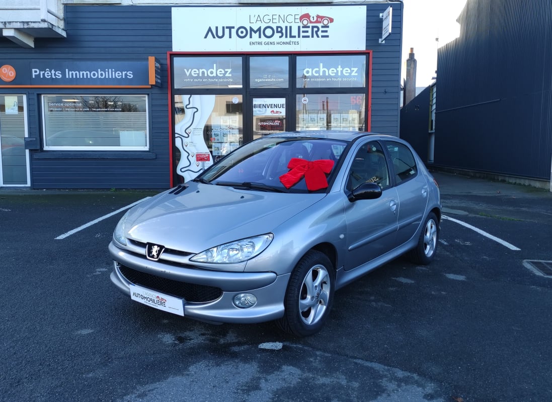 Peugeot 206 1.6 i 16V 110cv BVM5 XS (CLIM+CUIR+ATTELAGE) — 1