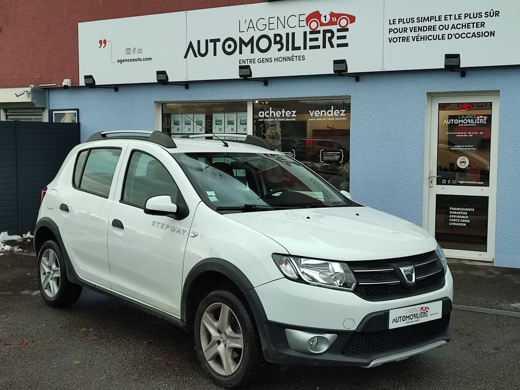 Dacia Sandero 0.9 TCE 90 LAUREATE Easy-R — 1