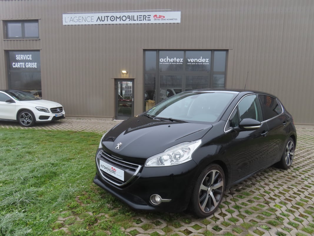 Peugeot 208 1.6 e-HDi Féline 92Cv — 1