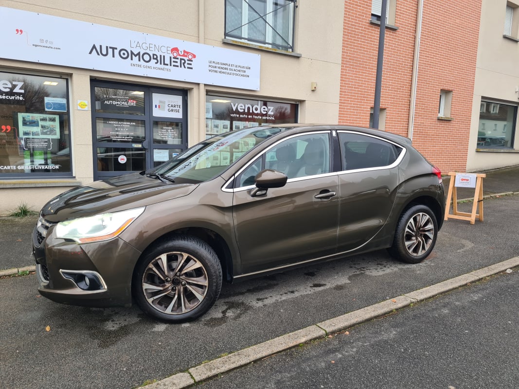 Citroen DS4 1.6 E-HDI 115 AIRDREAM SO CHIC — 1
